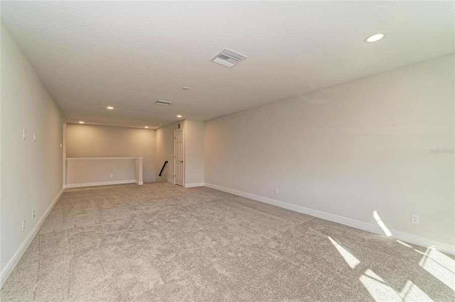 Spacious, unfurnished interior of a new home in Pasadena Woods, Wesley Chapel (Image 26).