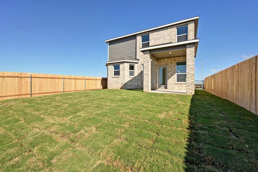 Exterior details and patio area of a home in Stoney Chase, Del Valle (Image 3). Exterior details and patio area of a home in Stoney Chase, Del Valle (Image 3).