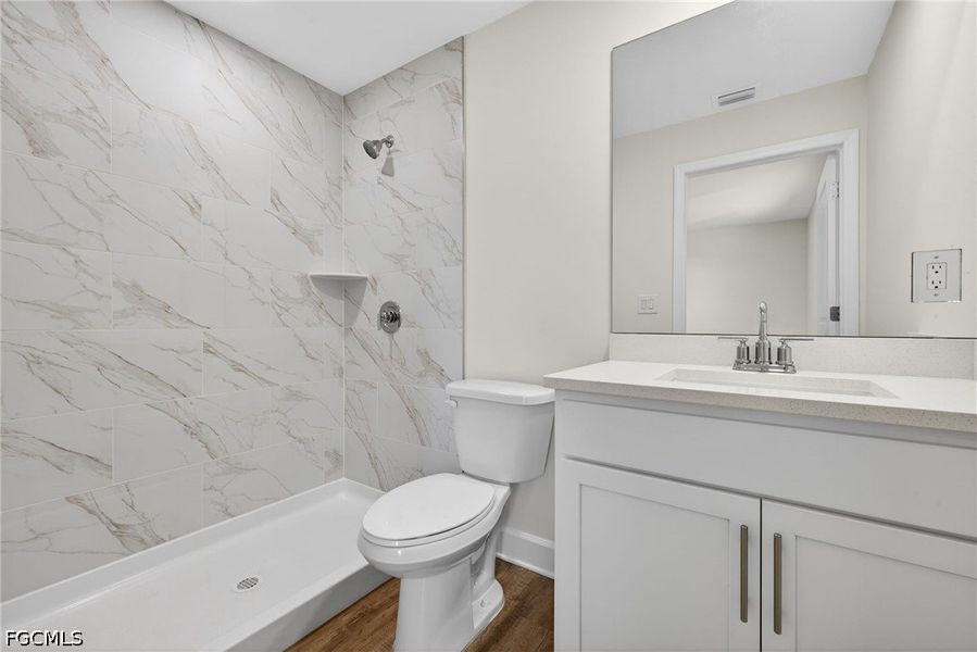 Furnished interior view inside a new home in Cape Coral, Cape Coral (Image 10).