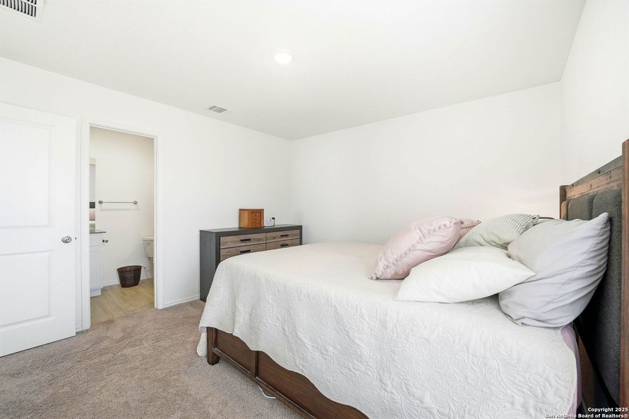 Furnished interior view inside a new home in Lodi Grove, Floresville (Image 13).