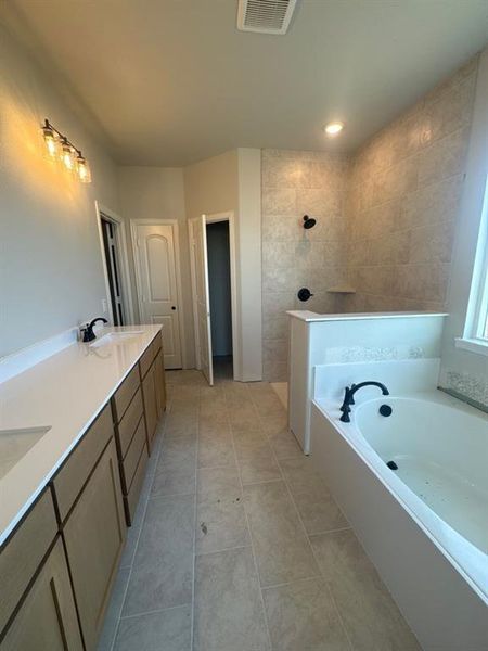 Unfurnished room featuring unfinished concrete floors and ceiling fan