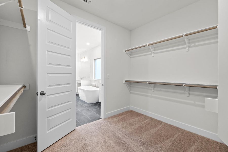 Spacious, unfurnished interior of a new home in Nolina, Georgetown (Image 27).