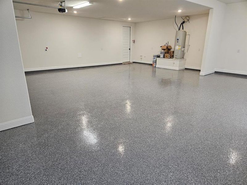 Spacious, unfurnished interior of a new home in Pecan Grove, Whitesboro (Image 14).