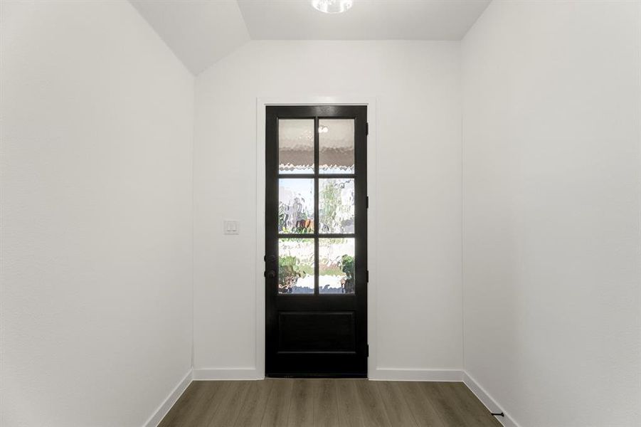 03. 14200 Gallatin - Entry