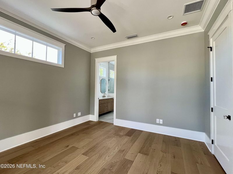 Spacious, unfurnished interior of a new home in , Jacksonville (Image 29).