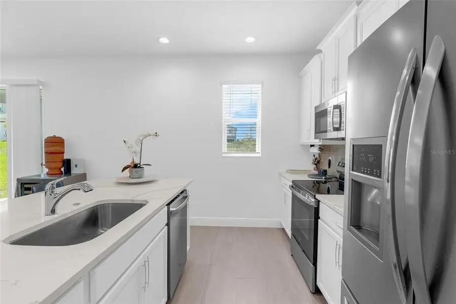 Furnished interior view inside a new home in Ridgeview, Clermont (Image 5).
