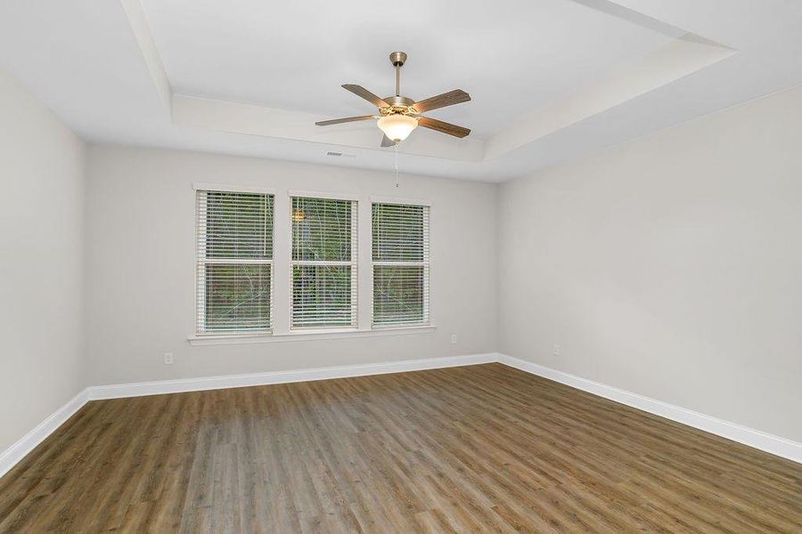 Spacious, unfurnished interior of a new home in , Haddock (Image 44).