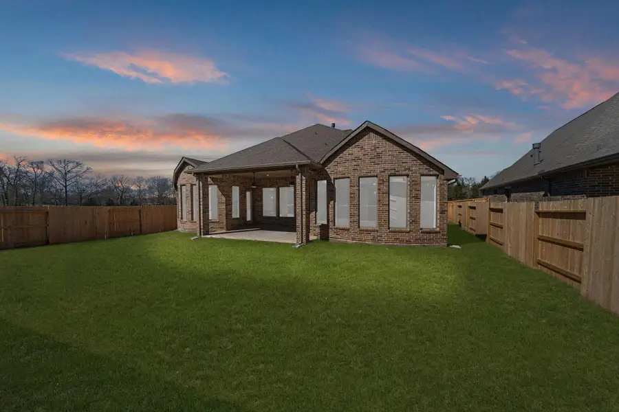 Exterior details and patio area of a home in Chambers Creek, Willis (Image 3).