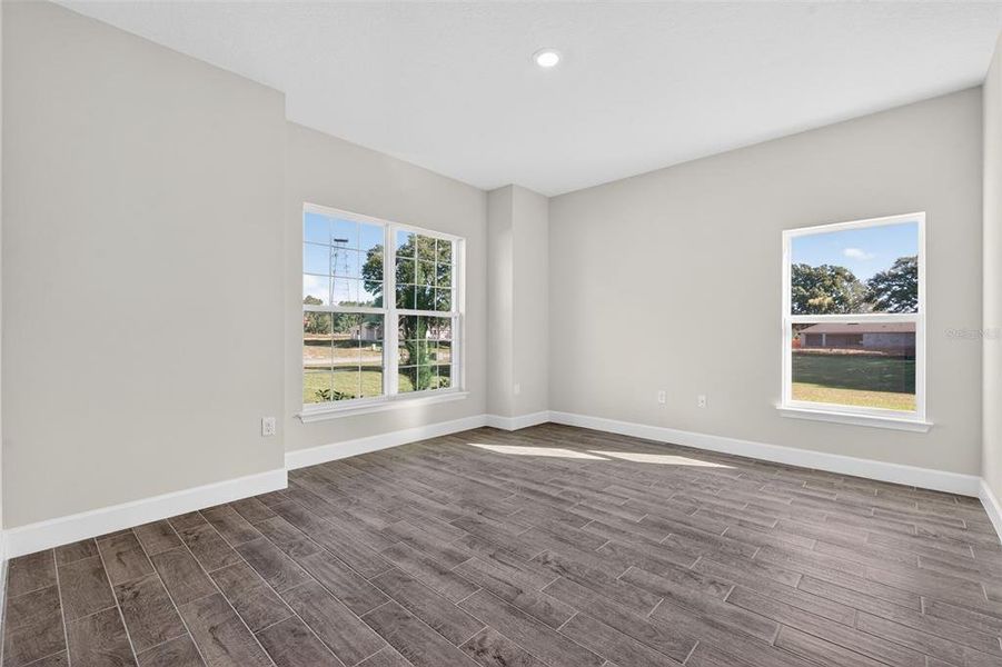 Spacious, unfurnished interior of a new home in Hill Country Estates, Dade City (Image 19).