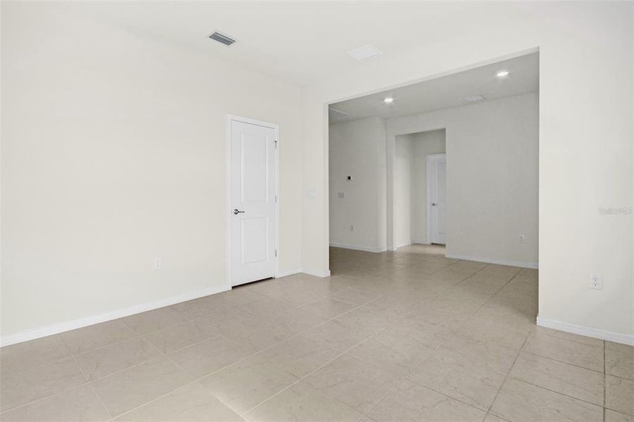 Spacious, unfurnished interior of a new home in Weslyn Park, St. Cloud (Image 27).