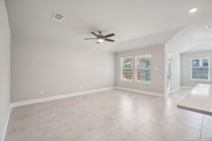 Spacious, unfurnished interior of a new home in Comanche Ridge, San Antonio (Image 37).