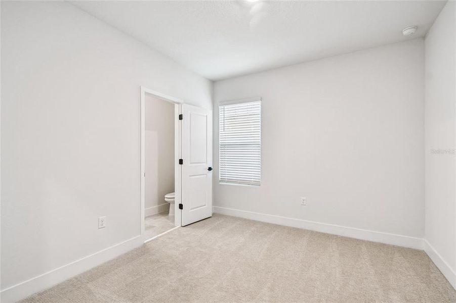 Spacious, unfurnished interior of a new home in Towns at Union, St. Petersburg (Image 32).