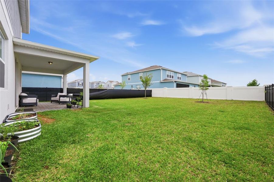 Exterior details and patio area of a home in , Orlando (Image 37).