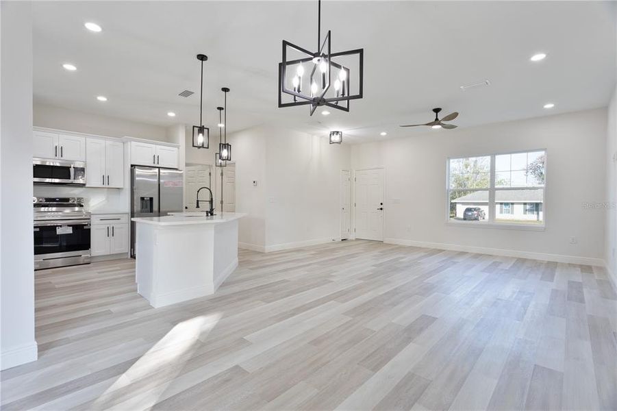 Spacious, unfurnished interior of a new home in , Ocala (Image 11).