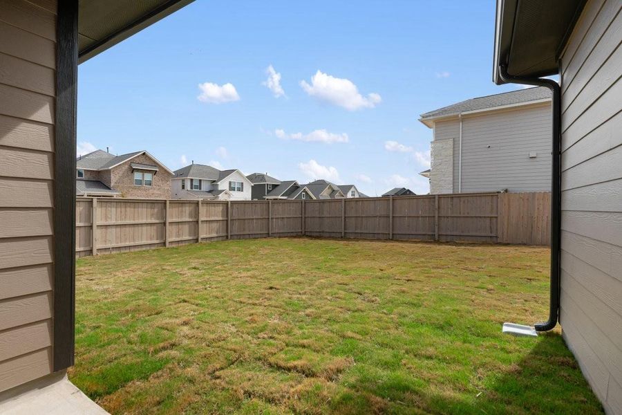 Photos are representative images and renderings for illustrative purposes only. Actual structural options and design images of the home may vary.