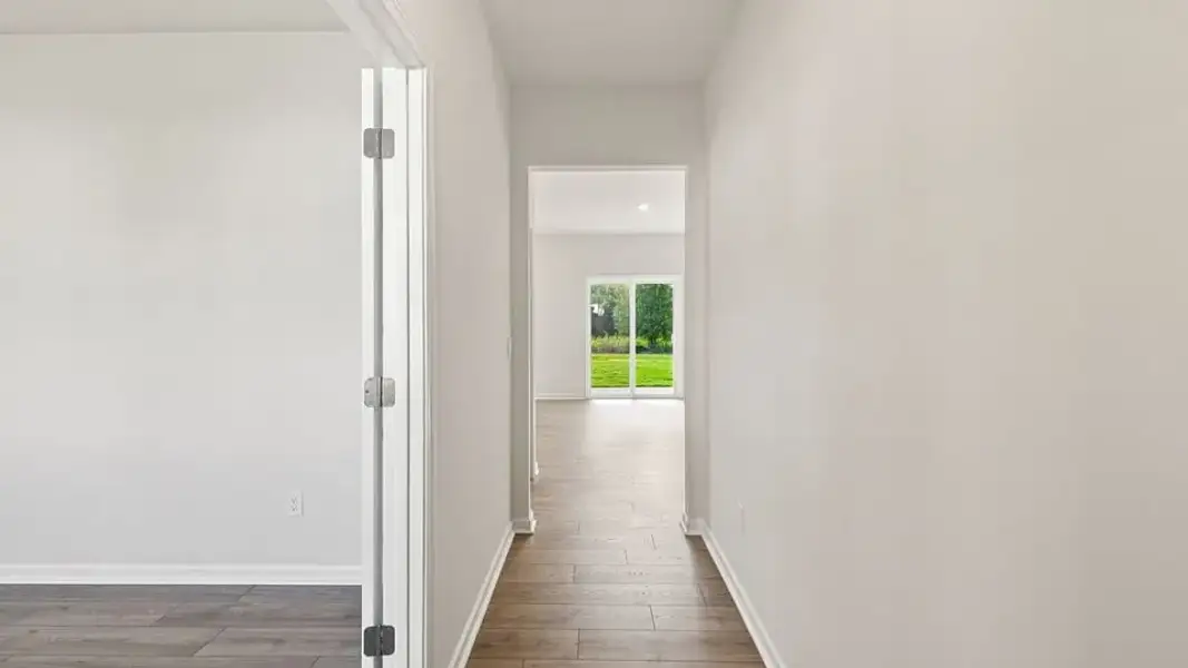 Spacious, unfurnished interior of a new home in Rocky River Ridge, Anderson (Image 13).