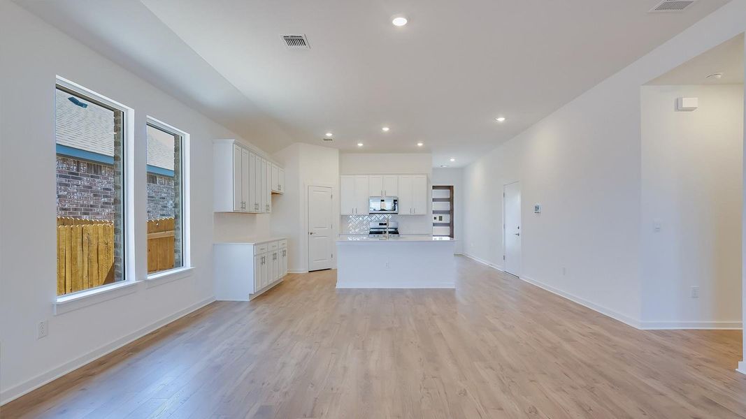 Spacious, unfurnished interior of a new home in Rosenbusch Ranch, Leander (Image 17). Spacious, unfurnished interior of a new home in Rosenbusch Ranch, Leander (Image 17).