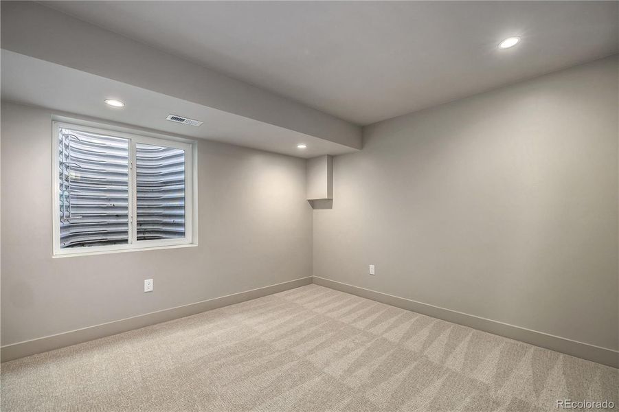 Spacious, unfurnished interior of a new home in , Denver (Image 24).