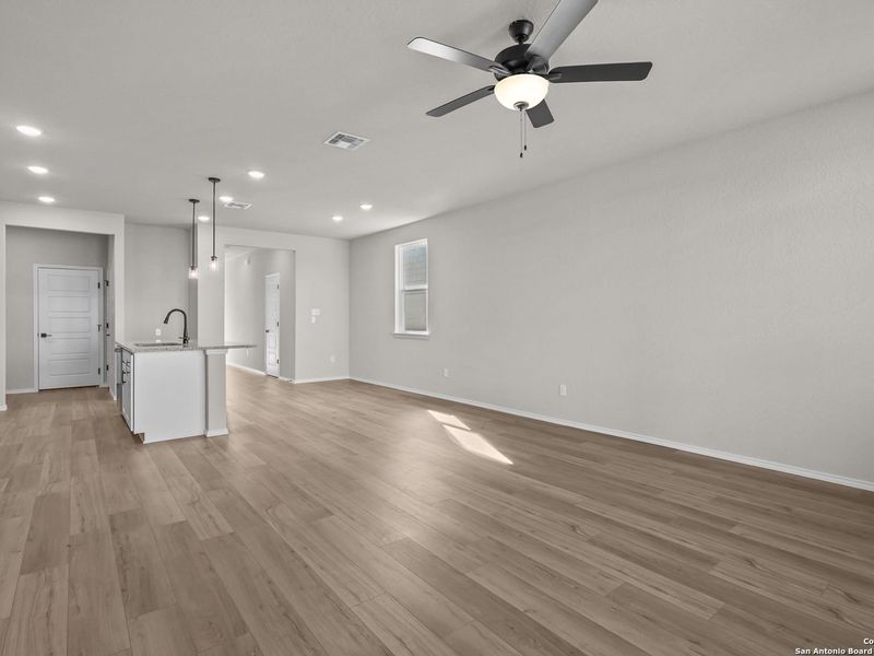 Spacious, unfurnished interior of a new home in Applewhite Meadows, San Antonio (Image 17).