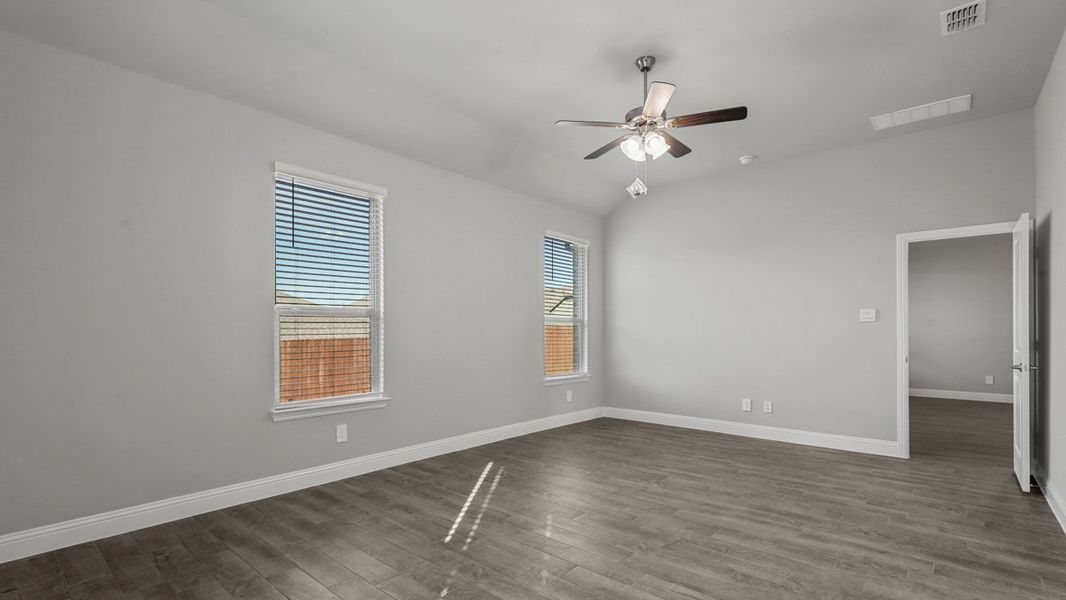 Spacious, unfurnished interior of a new home in Treeline, Justin (Image 28).
