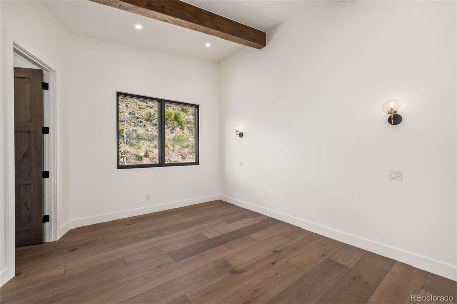 Spacious, unfurnished interior of a new home in , Silverthorne (Image 19).