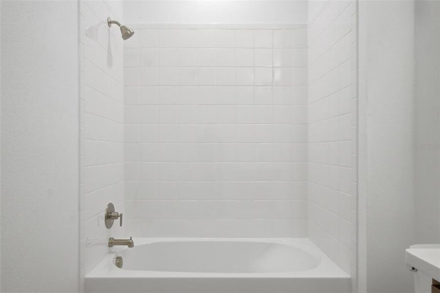 Close-up of interior finishes inside a home in Oakview, Apopka (Image 19).