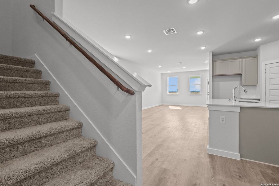 Spacious, unfurnished interior of a new home in Hiddenbrooke, Seguin (Image 18).
