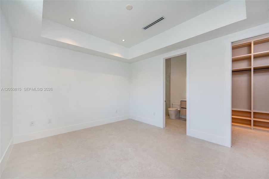 Spacious, unfurnished interior of a new home in , Miami (Image 21).
