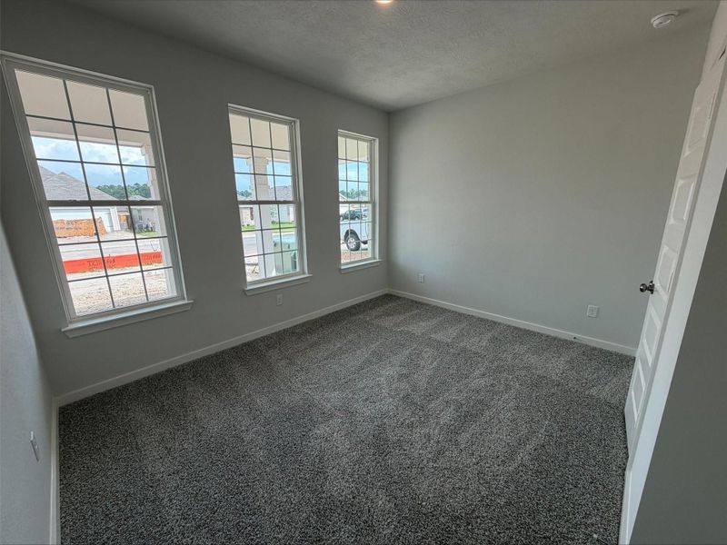 Spacious, unfurnished interior of a new home in Rockbridge East, Huntsville (Image 4).
