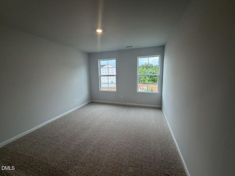 secondary bedroom (Medium)