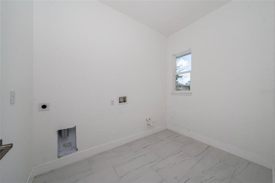 Spacious, unfurnished interior of a new home in , Orlando (Image 29).