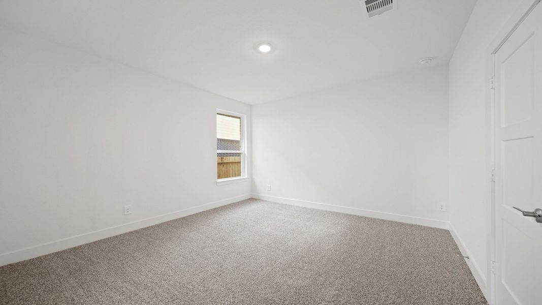 Spacious, unfurnished interior of a new home in Silverthorne, Conroe (Image 22).