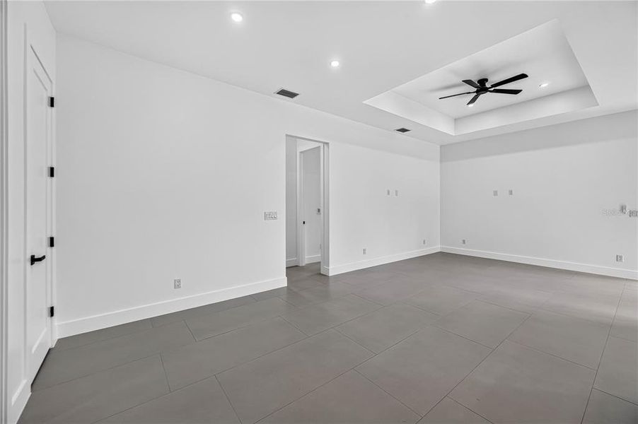 Spacious, unfurnished interior of a new home in , Port Charlotte (Image 30).