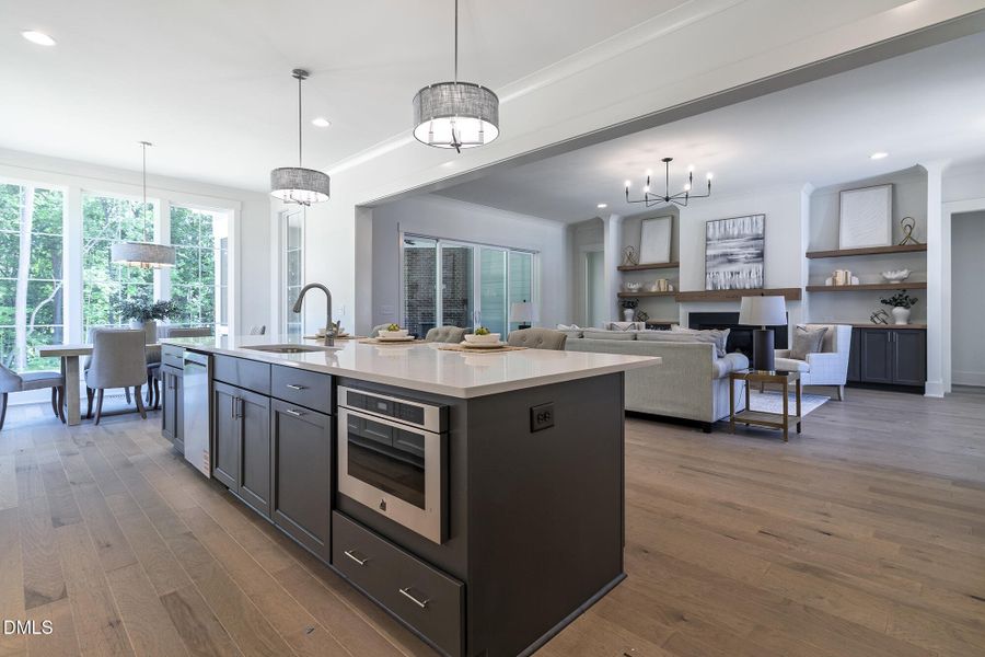 300_MEADOW_WALK_DR_INTERIOR_26