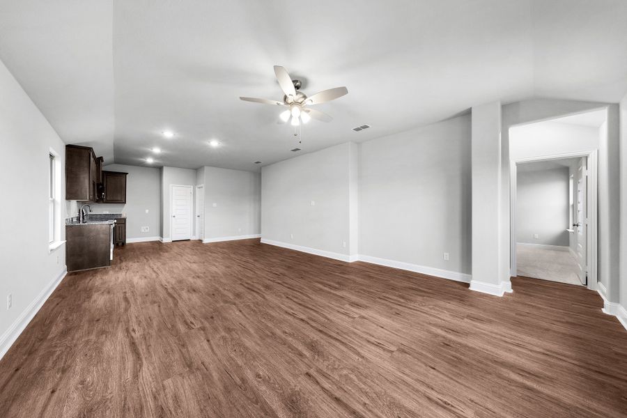 Spacious, unfurnished interior of a new home in Stonecreek, Sulphur Springs (Image 21).