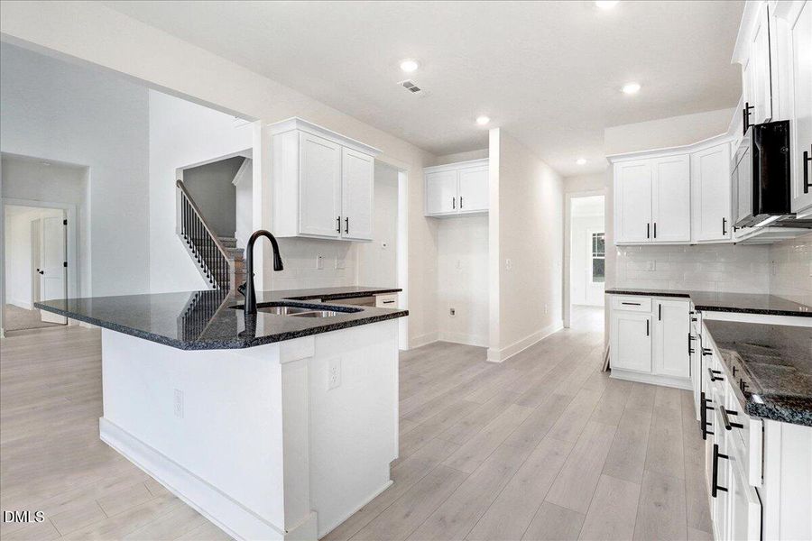 21-102 Oxford Court-21