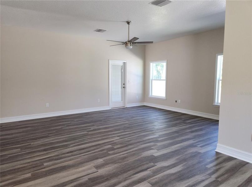 Spacious, unfurnished interior of a new home in , Plant City (Image 14). Spacious, unfurnished interior of a new home in , Plant City (Image 14).