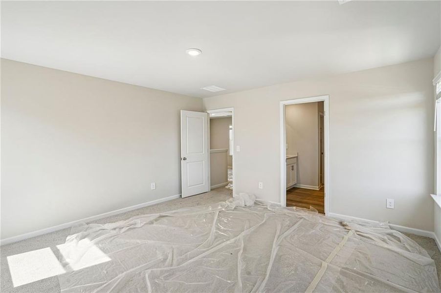 Spacious, unfurnished interior of a new home in Hawthorne Station, College Park (Image 27).
