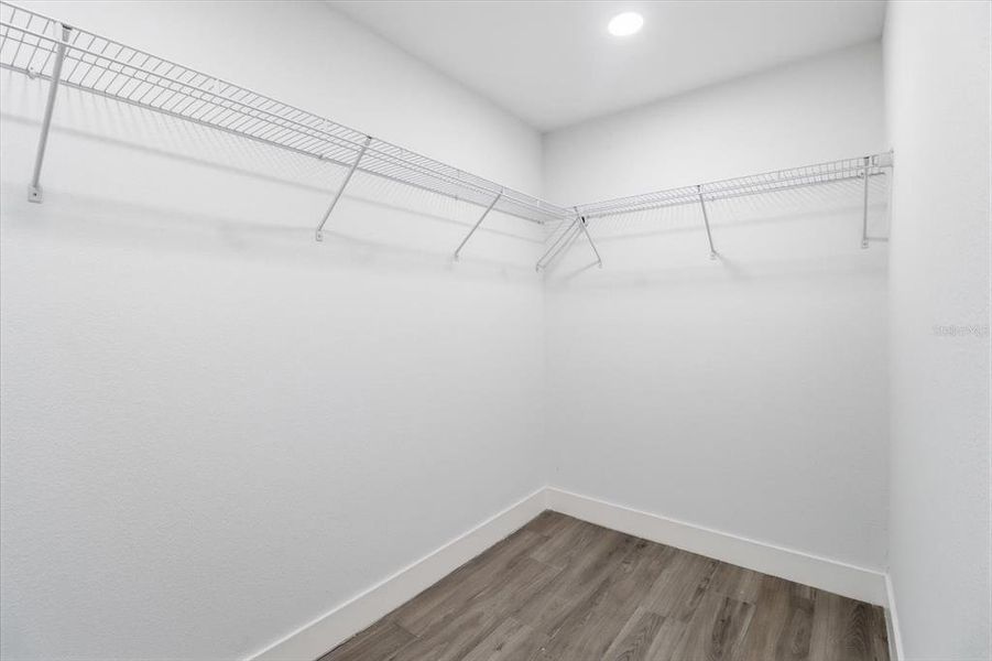 Spacious, unfurnished interior of a new home in , Citrus Springs (Image 22).