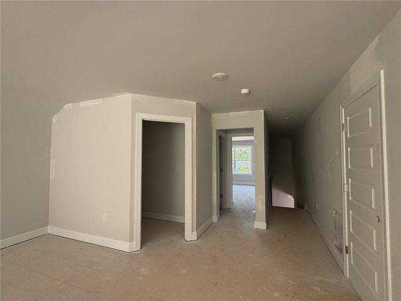 Spacious, unfurnished interior of a new home in Tuscany Hills, Douglasville (Image 12).