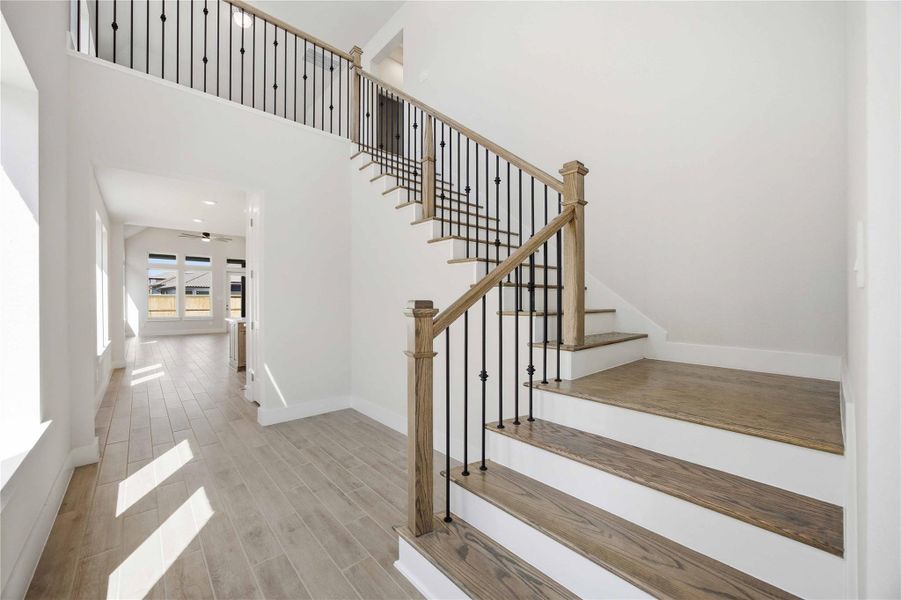 Spacious, unfurnished interior of a new home in Sienna, Missouri City (Image 3).