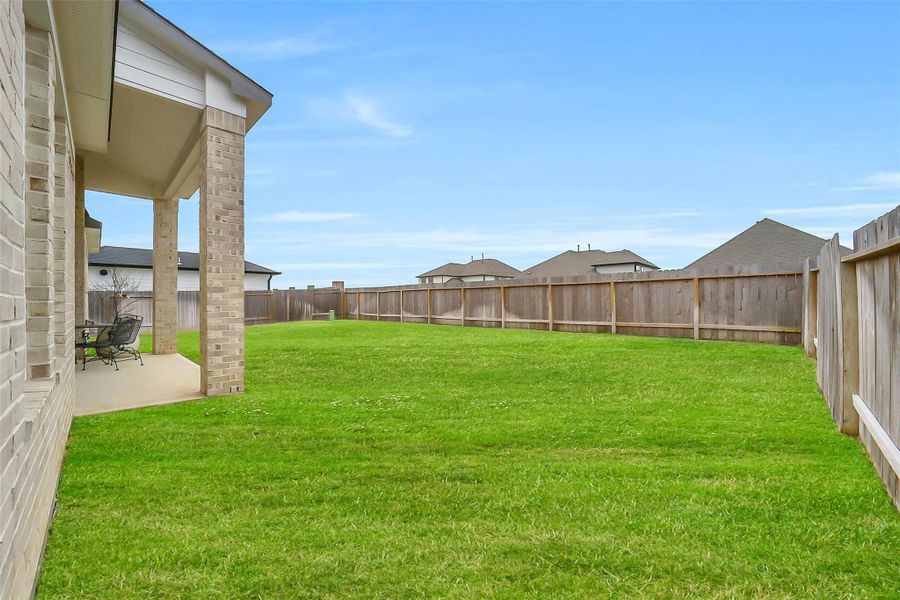 Exterior details and patio area of a home in Beacon Hill, Waller (Image 24).