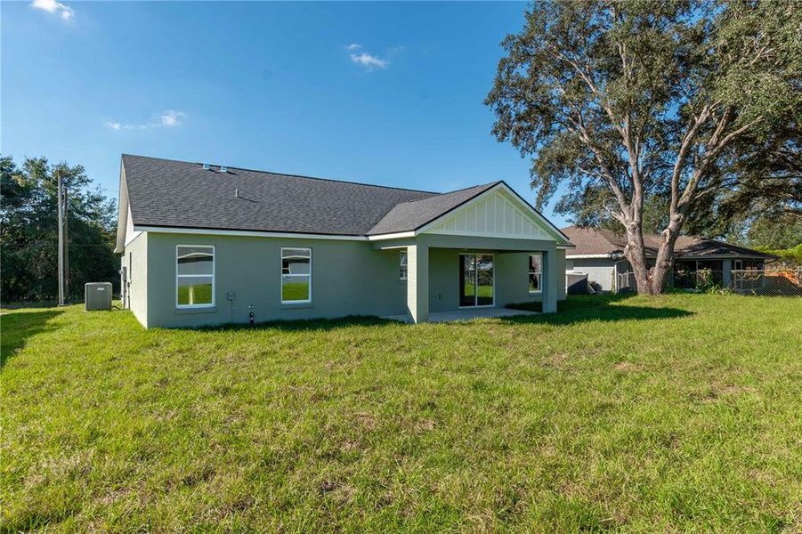 Exterior details and patio area of a home in , Dunnellon (Image 3).