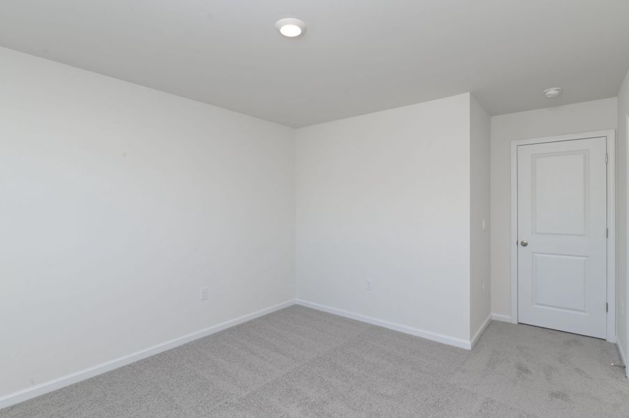 Spacious, unfurnished interior of a new home in Mulberry Landing, Orangeburg (Image 13).
