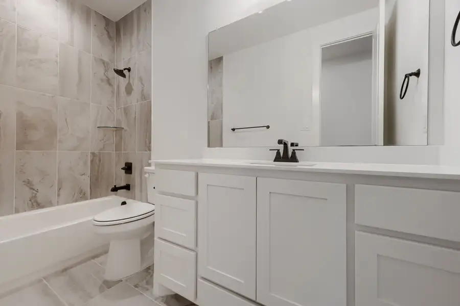 501 Splitrock - Full Bathroom