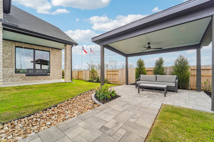 Exterior details and patio area of a home in Briarley, Montgomery (Image 32).