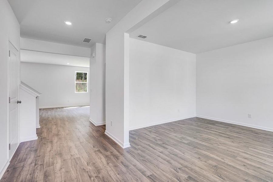 Spacious, unfurnished interior of a new home in Heritage River, Euharlee (Image 28).