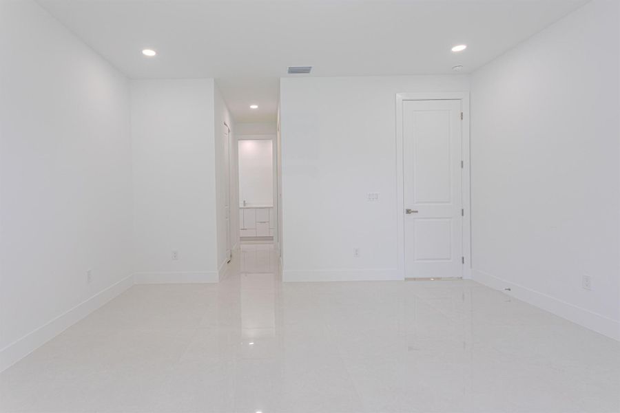 Spacious, unfurnished interior of a new home in , Jupiter (Image 21).