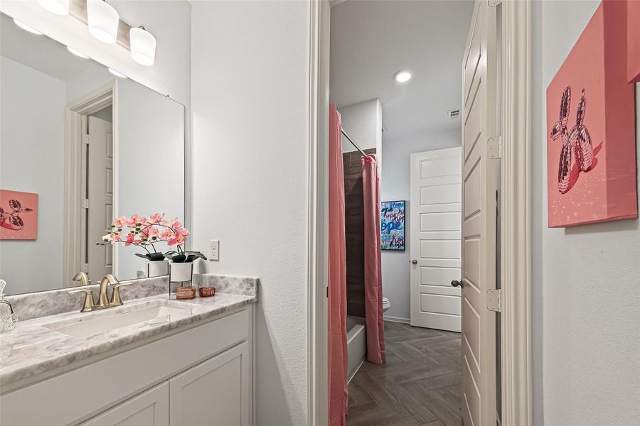 Furnished interior view inside a new home in , Iowa Colony (Image 32). Furnished interior view inside a new home in , Iowa Colony (Image 32).