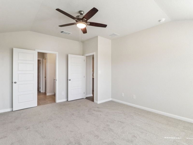 Spacious, unfurnished interior of a new home in Remington Ranch, San Antonio (Image 17). Spacious, unfurnished interior of a new home in Remington Ranch, San Antonio (Image 17).